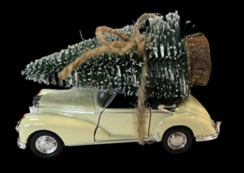 Auto met kerstboom; Mercedes Benz