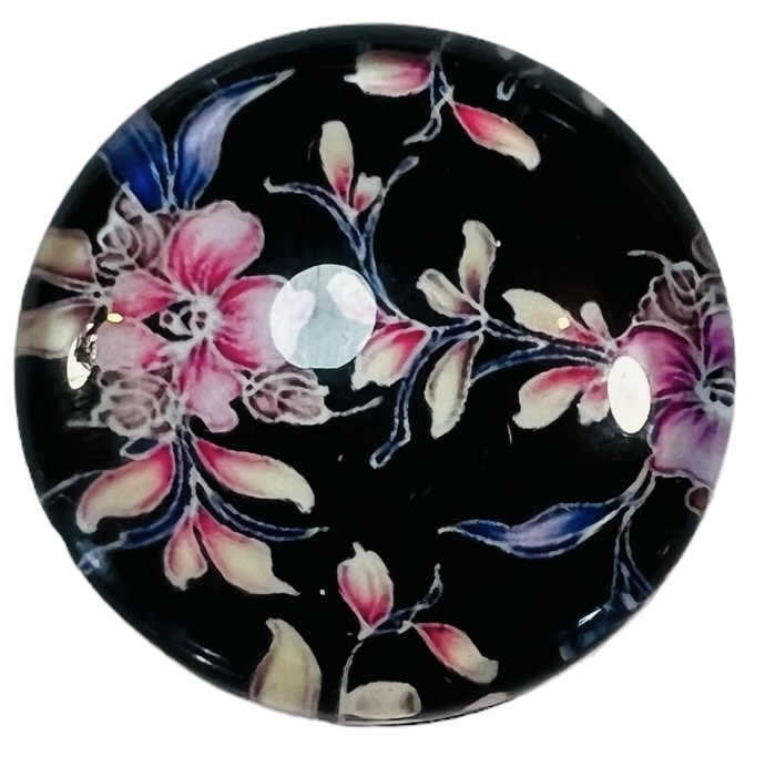 Glascabochon 20mm, zwart met roze/paarse bloemen