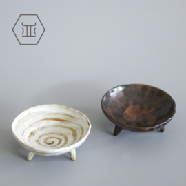 せいかつ Nippon Toki Handmade Three-legged Plate Tedzukuri White (shiro 10.5*4.5cm)