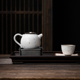 せいかつ Nippon Teapot / White with Gold and Silver Wire