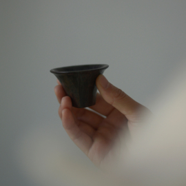 せいかつ Nippon Toki Handmade Teacup/Sakecup Tedzukuri kappu Black (kuro small) 3.6*5.8cm