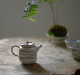せいかつ Nippon Toki Handmade Tea Pot Tedzukuri Tipotto White (shiro 7.6*10.5cm 120ml)