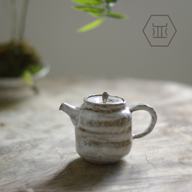 せいかつ Nippon Toki Handmade Tea Pot Tedzukuri Tipotto White (shiro 7.6*10.5cm 120ml)