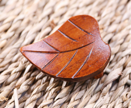 せいかつ Nippon Wooden Chopstick Holder Leaf with Legs 4*3cm