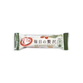 KitKat Matcha Double Berry & Almonds 105 g Nestle