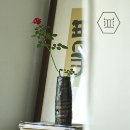 せいかつ Nippon Toki Handmade Flower Vase Tedzukuri Black (kuro 22*8cm)