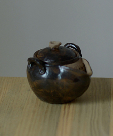せいかつ Nippon Toki Handmade Tea Pot Tedzukuri Tipotto Black (kuro 9.8*8cm 150ml)