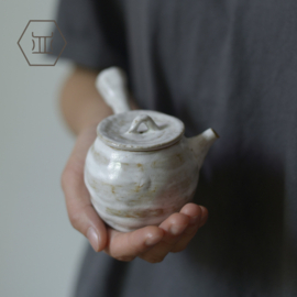 せいかつ Nippon Toki Handmade Tea Pot Tedzukuri Tipotto White (shiro 7.2*8.5*12.5cm 150ml)