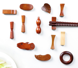 せいかつ Nippon Wooden Chopstick Holder Leaf with Legs 4*3cm