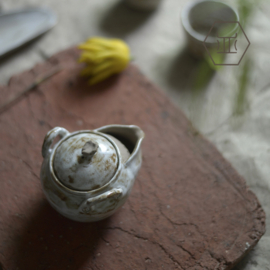 せいかつ Nippon Toki Handmade Tea Pot Tedzukuri Tipotto White (shiro 9.8*8cm 150ml)