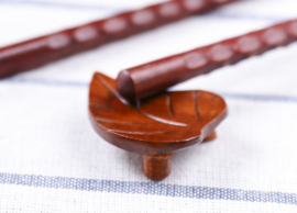 せいかつ Nippon Wooden Chopstick Holder Leaf with Legs 4*3cm