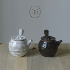 せいかつ Nippon Toki Handmade Tea Pot Tedzukuri Tipotto Black (kuro 7.2*8.5*12.5cm 150ml)