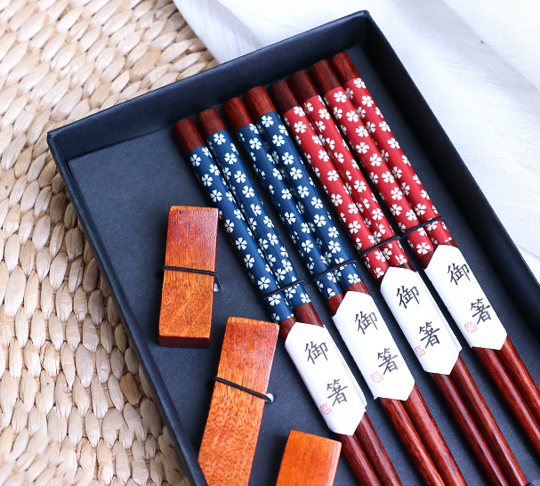 せいかつ Nippon Chopsticks with wooden chopsticks holder(4 pairs Set Sakura D)