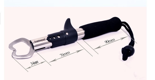Lip grip tool Lip grip tool