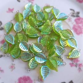 Glas hanger blaadje Peridot AB