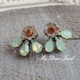 Oorstekers Femme met Swarovski Flower en Green Opal