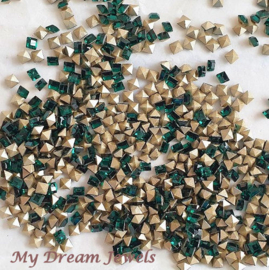 Swarovski 4428 Square Emerald 3x3mm/ 5 st