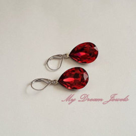 Oorhangers met Swarovski Druppel Scarlet 18x13mm