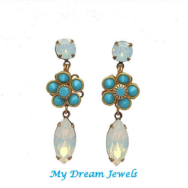 Oorstekers met Swarovski  Crystal White Opal en Vintage Flower Turquoise