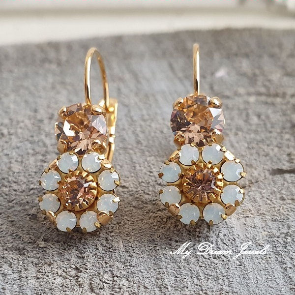 Oorhanger Light Peach met Vintage Swarovski Flower Light Peach en White Opal