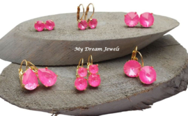 Oorstekers Alison met Swarovski  Crystal Electric Pink