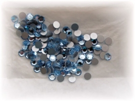 Swarovski platte steen Light Sapphire  SS34 per 4 stuks