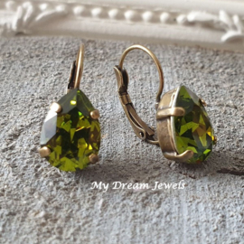 Oorbellen Belle met Swarovski druppel "Olivine "