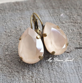 Oorbellen Sofia met Swarovski Druppel 18x13mm " Crystal Ivory"