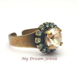 Verstelbare ring met Swarovski Crystal Pacific Opal en Golden Shadow