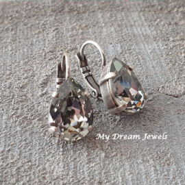 Oorbellen Belle met Swarovski Druppel "Black Diamond"