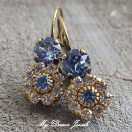 Oorbellen Lara  Flower met Swarovski  Light Sapphire & Vintage Flower Crystal