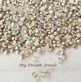 Swarovski 1088 puntsteen White Opal Shimmer PP18 ( 2,4mm )