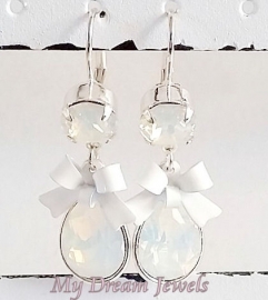 Oorhangers  White Romance met Swarovski White Opal