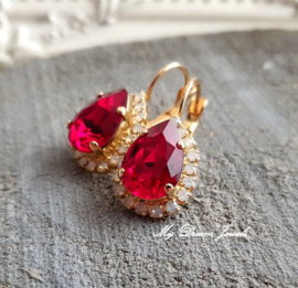Oorbellen Druppel met Swarovski White Opal & Siam Red