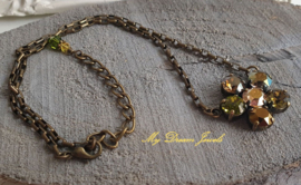 Ketting Flower "Fall Iridescent Olivine" met Swarovski Crystal