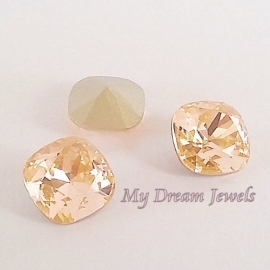 Swarovski 4470 Square Light Peach 10x10mm