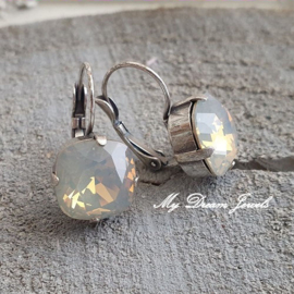 Oorbellen Square met Swarovski Light Grey Opal