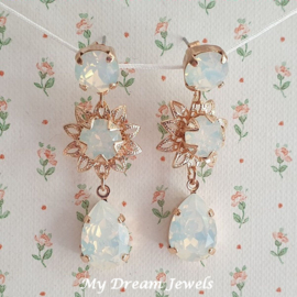 Oorstekers Filigree Flower met Swarovski Crystal White Opal