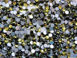 Swarovski  platte steen Olivine SS9 per 36 stuks