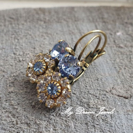Oorbellen Lara  Flower met Swarovski  Light Sapphire & Vintage Flower Crystal