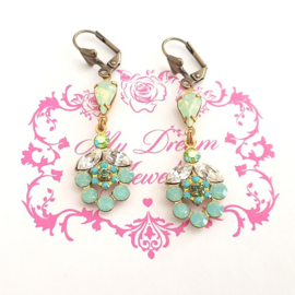 Oorhangers Victoria Green Opal  met Swarovski Crystal