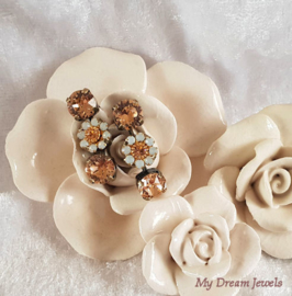 Oorstekers Triple Flower Vintage Swarovski White opal/Peach