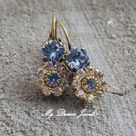 Oorbellen Lara  Flower met Swarovski  Light Sapphire & Vintage Flower Crystal