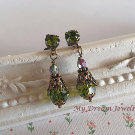 Romantische Vintage Stijl Oorstekers met Swarovski Olivine