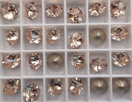 Swarovski 1088 Xirius puntsteen Light Silk 8,2mm ( SS39 )