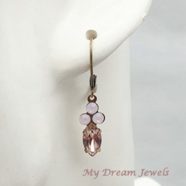 Petit oorhangers met Swarovski Opal Blush