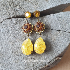 Oorstekers Golden Autumn met Swarovski Vintage Flower Smoked Topaz
