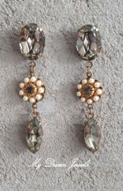 Oorstekers met Swarovski  Black Diamond & Pearls