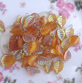 Glas hanger blaadje Topaz AB