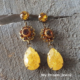 Oorstekers Golden Autumn met Swarovski Vintage Flower Smoked Topaz